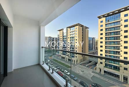 1 Bedroom Flat for Rent in Al Raha Beach, Abu Dhabi - Road View | Vacant | Community Living