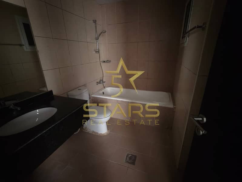 Prime Location | Spacious Layout | Near Malls & Lake - Image 8