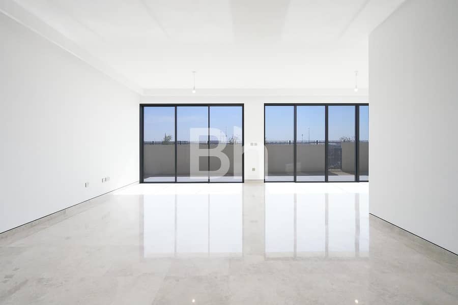 Closed Kitchen I Garden Suite I Brand New