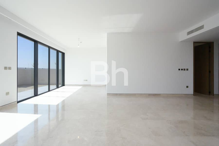 Closed Kitchen I Garden Suite I Brand New