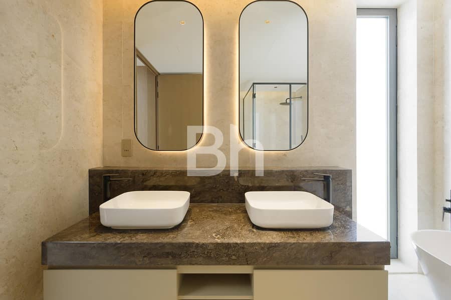 Closed Kitchen I Garden Suite I Brand New - Image 25