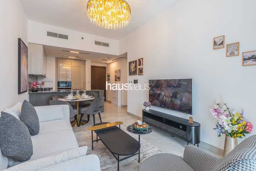 Charming Pool View | Premium Facilities | Modern - Image 8