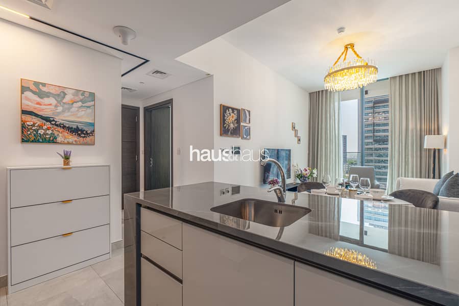 Charming Pool View | Premium Facilities | Modern - Image 10