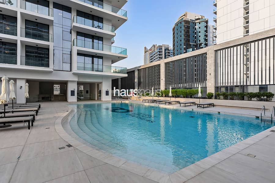 Charming Pool View | Premium Facilities | Modern - Image 29