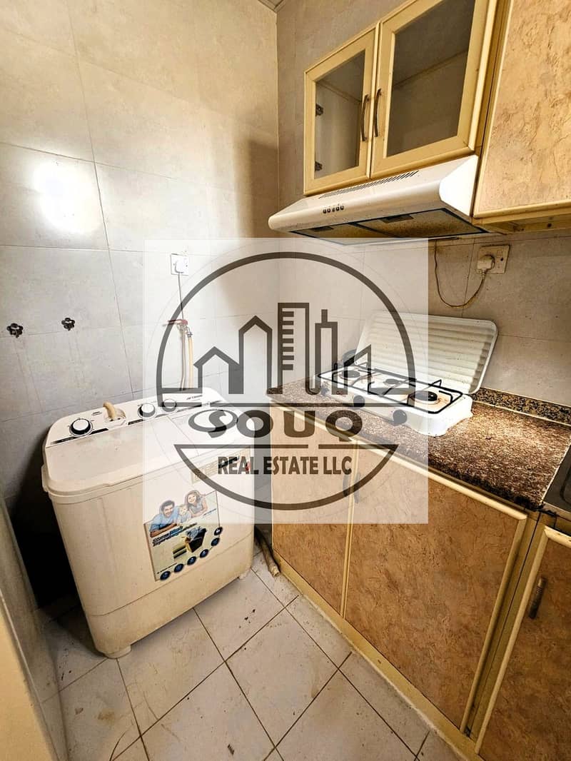 12 Kitchen5. jpg