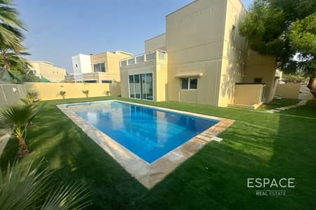 4 Bedroom Villa for Rent in The Meadows, Dubai - Private Pool | Fully Upgraded | Must See