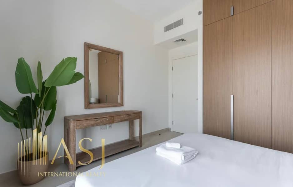 Direct Beach Access | Fully Furnished | Upgraded - Image 9