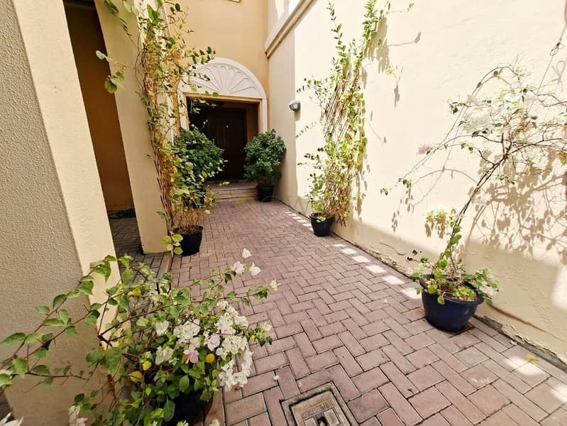 Lush Green Garden| With White Goods| Next to Park - Image 8