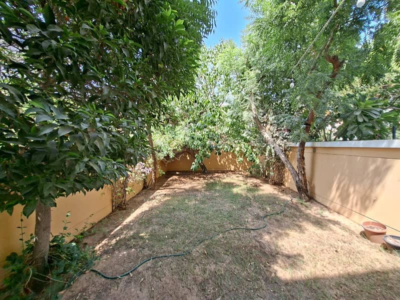 Lush Green Garden| With White Goods| Next to Park - Image 9