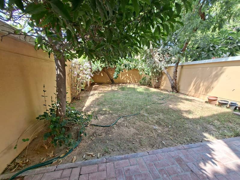 Lush Green Garden| With White Goods| Next to Park - Image 10