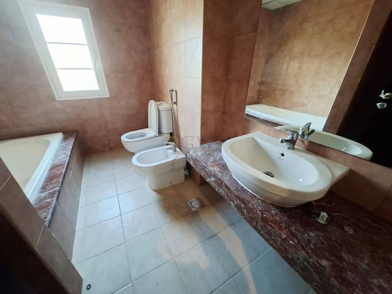 Lush Green Garden| With White Goods| Next to Park - Image 13