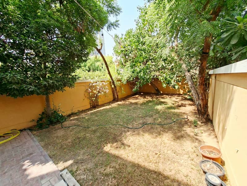 Lush Green Garden| With White Goods| Next to Park - Image 17