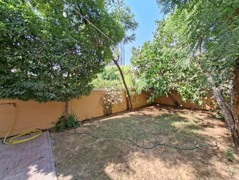 Lush Green Garden| With White Goods| Next to Park - Image 19