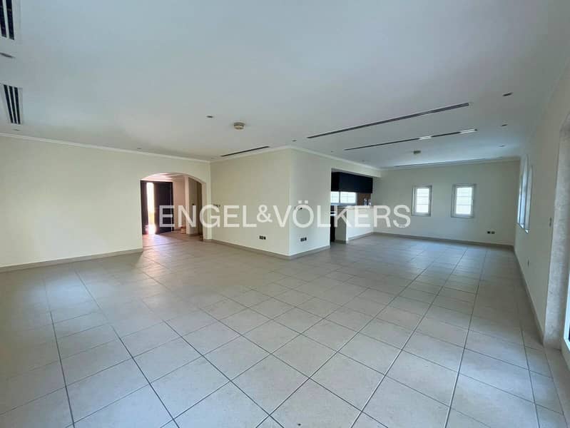 Private Pool | Internal | Landscaped | Vacant