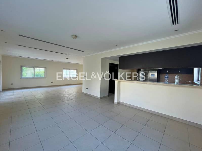 Private Pool | Internal | Landscaped | Vacant