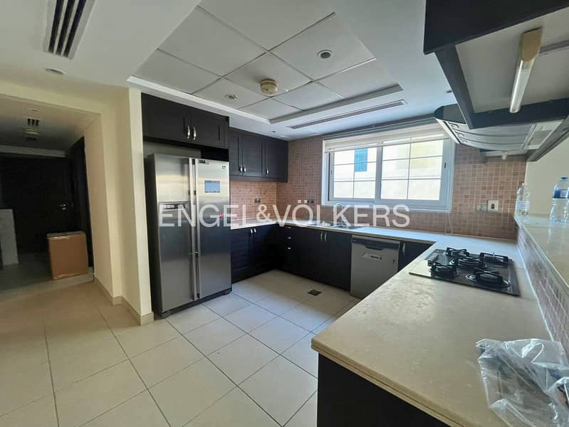 Private Pool | Internal | Landscaped | Vacant