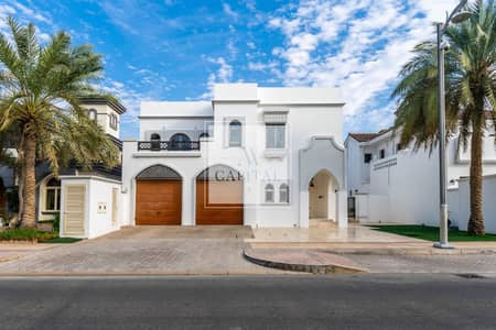 4 Bedroom Villa for Sale in Palm Jumeirah, Dubai - Upgrade Potential Up To 60 Mil l Private Beach