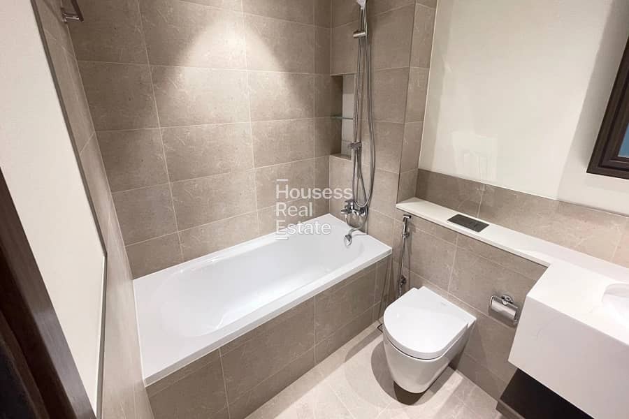 Brand New | Luxury | Marina and Sea View | Vacant - Image 14