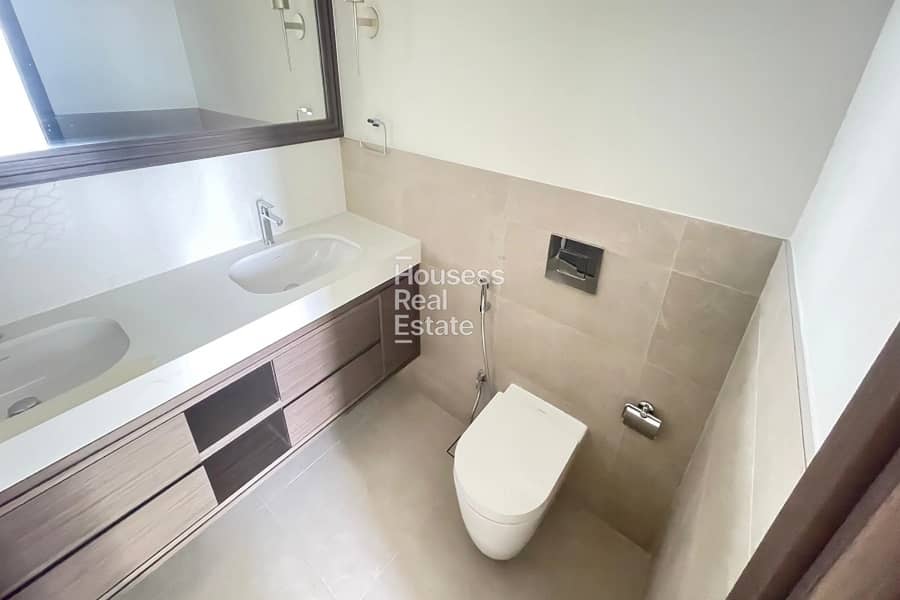 Brand New | Luxury | Marina and Sea View | Vacant - Image 17