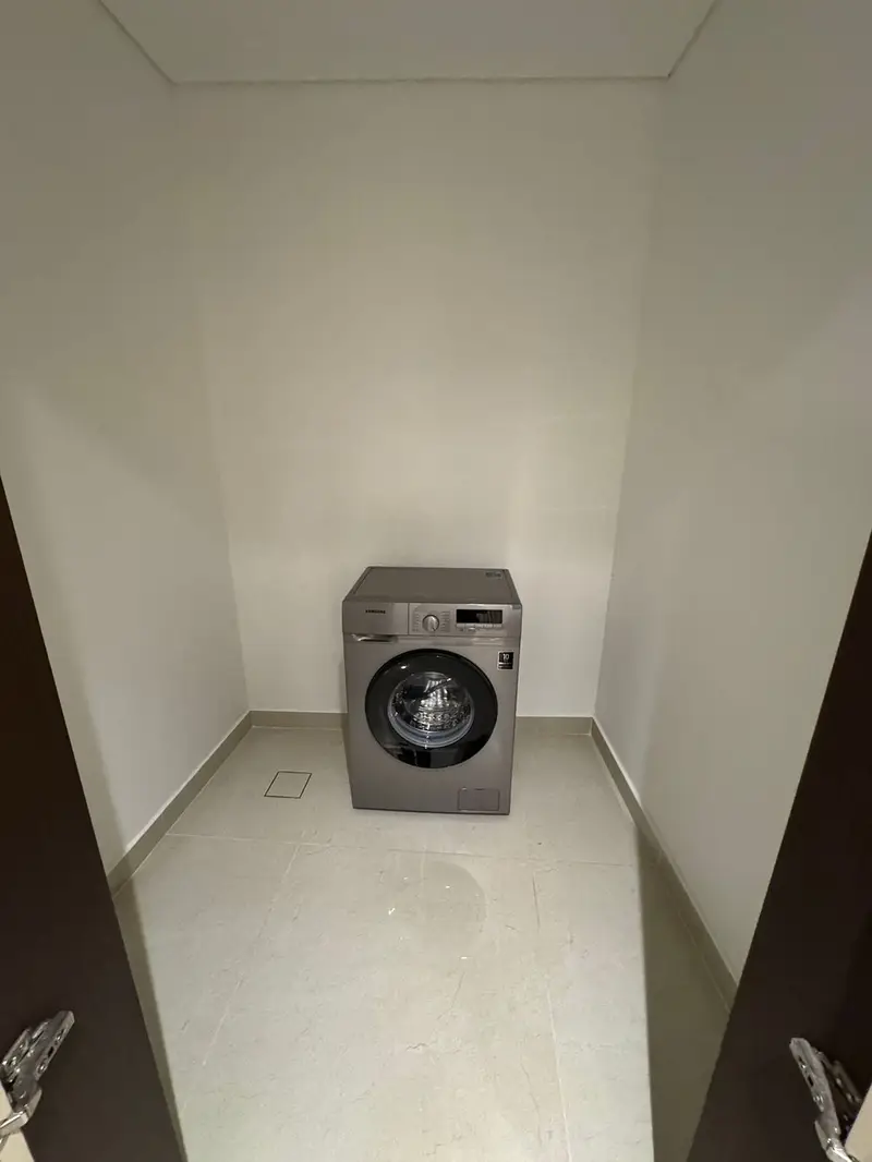 LUXURIOUS 3 BR APARTMENT ON SALE | VACANT | FULLY FURNISHED | image 11
