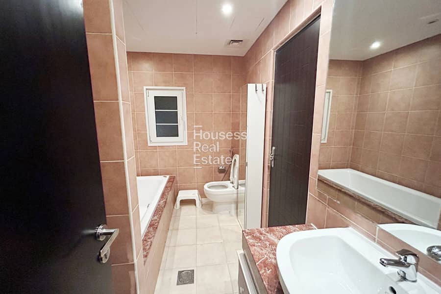 CORNER | VACANT | FURNISHED | 2BR UPGRADED - Image 16