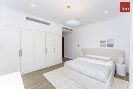 5 Bedroom Townhouse for Rent in Jumeirah, Dubai - Luxurious villa with brand new interiour