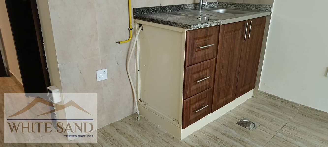 7 KITCHEN. jpg