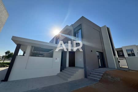 4 Bedroom Villa for Sale in Dubai South, Dubai - Single Row | Vacant On Transfer | Brand New