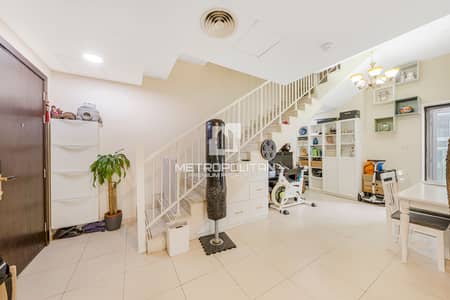 2 Bedroom Flat for Sale in Dubai Sports City, Dubai - Spacious Living Room | Corner Unit | Chiller Free