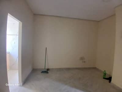 Lavish studio full family building near to Jim's school