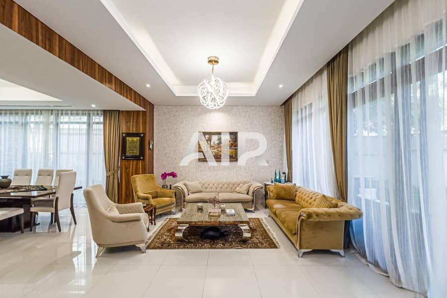 Upgraded | Spacious Townhouse | Landscaped Garden