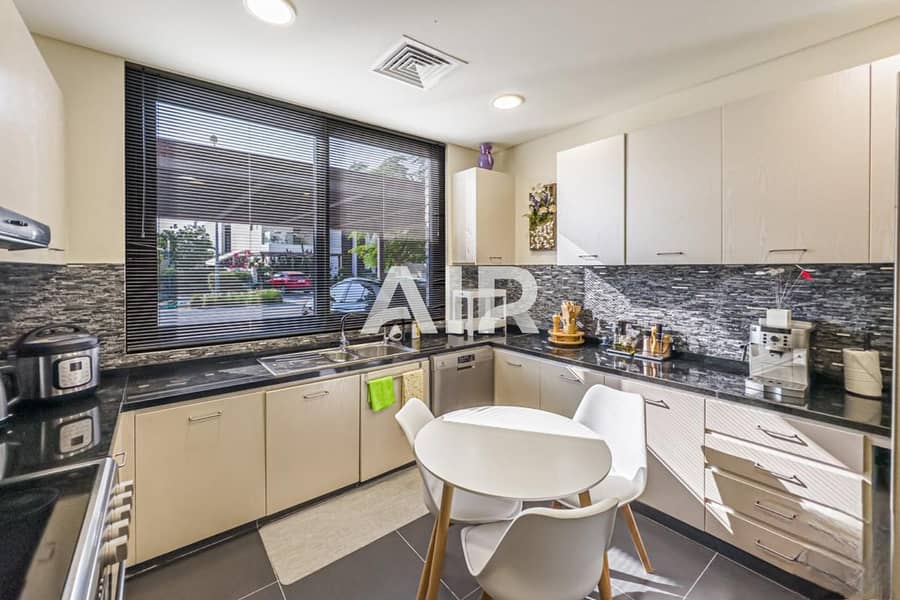 Upgraded | Spacious Townhouse | Landscaped Garden - Image 8