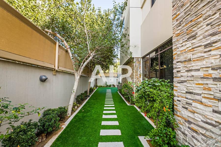 Upgraded | Spacious Townhouse | Landscaped Garden - Image 25