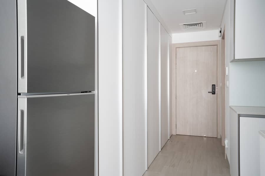 Studio, Luma22 Tower, JVC - Image 8