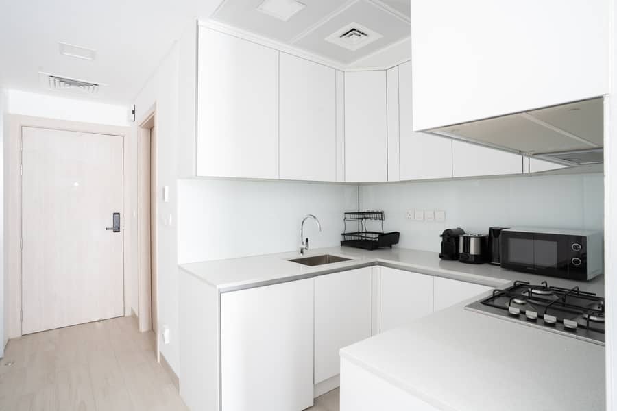 Studio, Luma22 Tower, JVC - Image 11