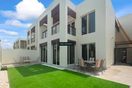 Elegant Upgraded Townhouse - Family Luxury Living