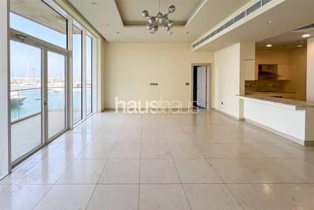 2 Bedroom Apartment for Rent in Palm Jumeirah, Dubai - Upgraded | Unfurnished | Study | Vacant