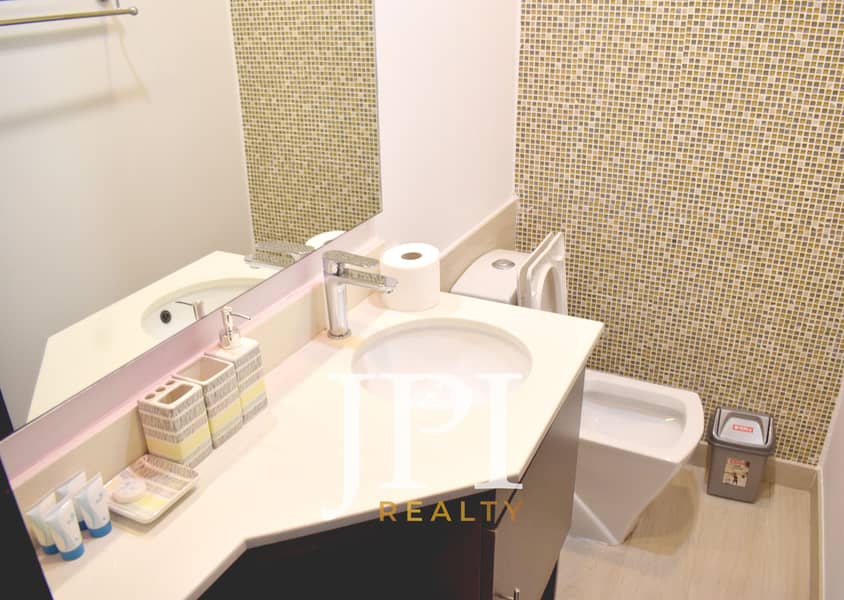 9 washroom 1. jpg