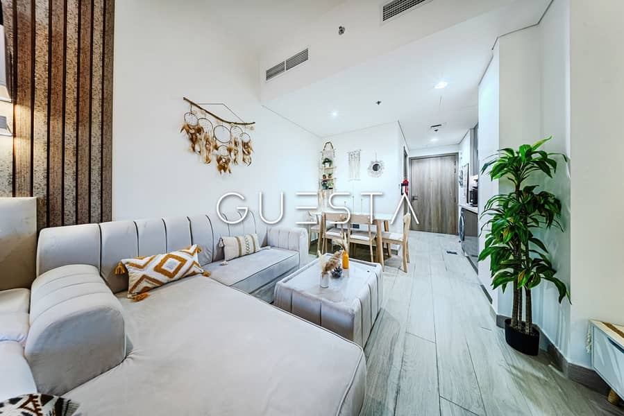 Pool View | Urban living | All Bills Incl