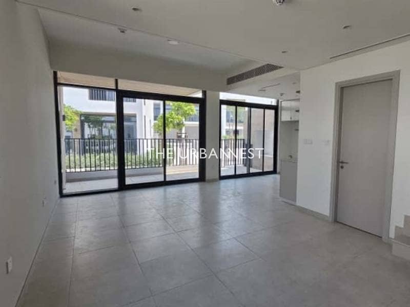 Single Row | Close Handover | On the Park