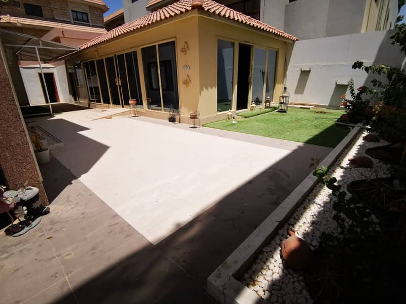 Ample 8 Bedroom Villa with Separate Majlis Drivers Rooms and Entertainment area!