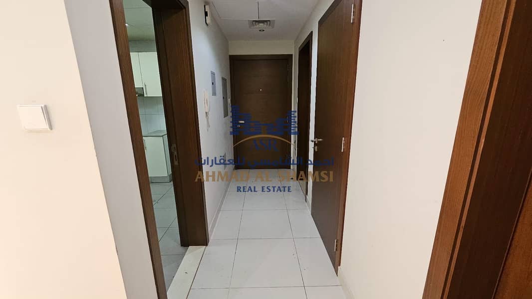 10 db94ef45-eafe-437a-b2cb-42009daa9714. jpg