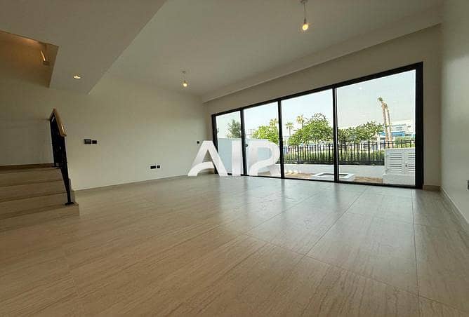位于大马士革湖住宅，圣托里尼别墅 5 卧室的联排别墅 280000 AED - 12852405