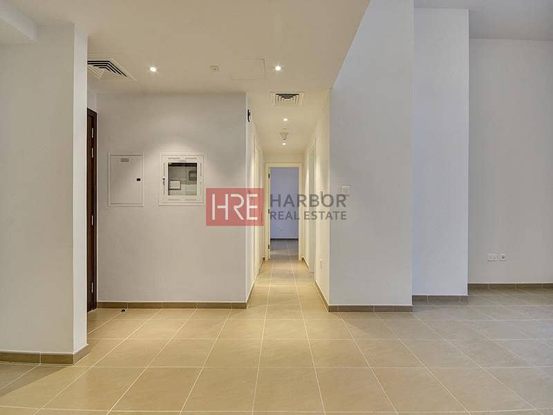 Modern Apartment | Prime Location | Large Layout