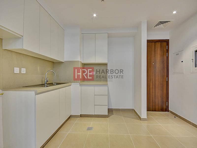 Modern Apartment | Prime Location | Large Layout - Image 6