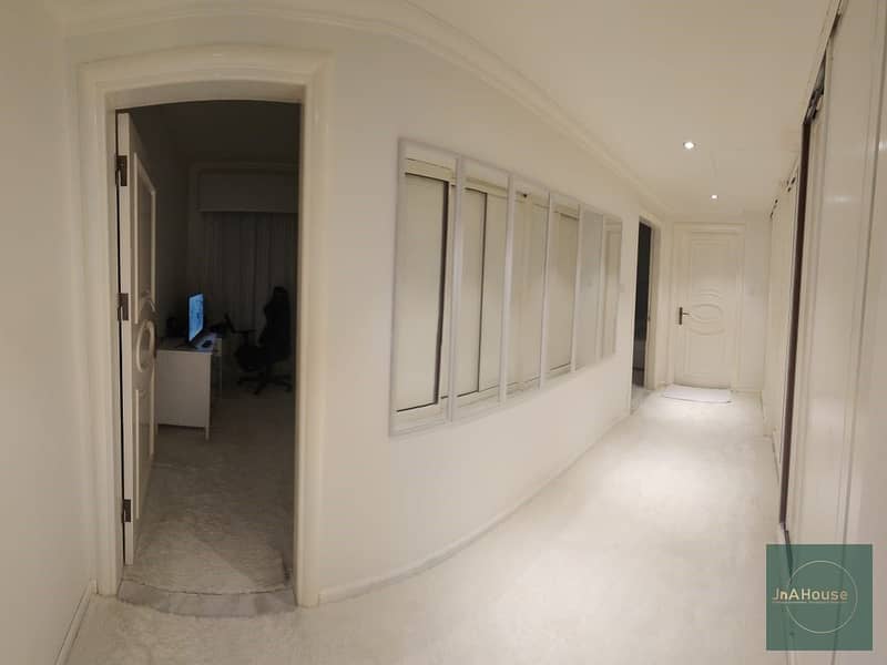29 f0ac832e-8b1b-4527-aec6-63aed3c40684. jpg
