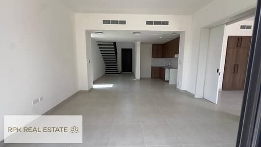 4 Cпальни Таунхаус в аренду в Таун Сквер, Дубай - IMG-20250920-WA0016. jpg