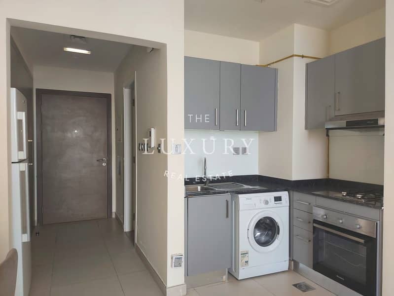 6 Fully_Furnished___Chiller_Free___Near_Metro-9. jpg