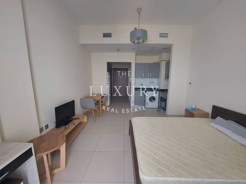 7 Fully_Furnished___Chiller_Free___Near_Metro-8. jpg