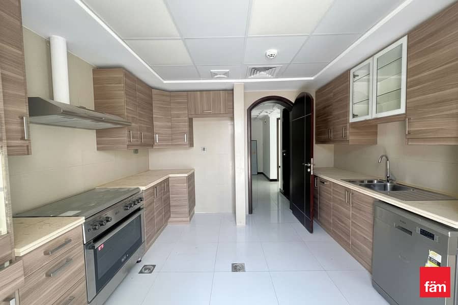 Lake View I Upgraded I Huge Plot I Maid I Driver - Image 7